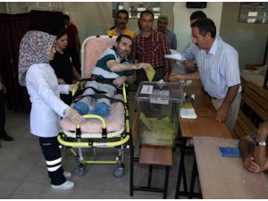 Ambulansta Ve Sedyeyle Oy Kullandılar