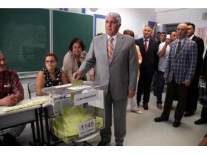 Genelkurmay Başkanı Özel Ve Eşi Oylarını Kullandı