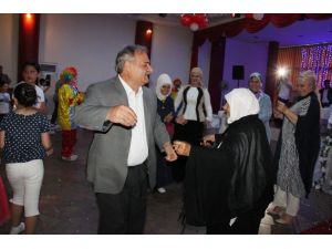 83 Yaşındaki Nine Çiftetelli Oynadı