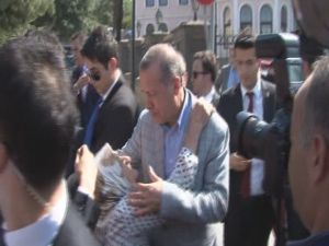 Erdoğan’ı Konutunun Önünde Vatandaşlar Karşıladı