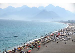 Antalya’da Oyunu Kullanan Denize Koştu