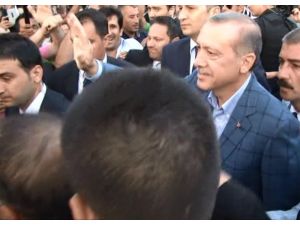 Erdoğan Halkı Selamladı