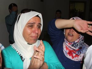 Adanada Erdoğanın Zaferine Lokumlu, Gözyaşlı Kutlama