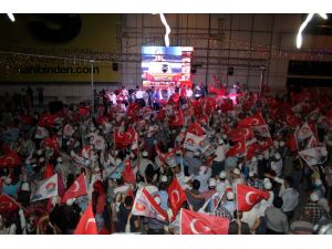 Bursada Havai Fişekli Ve Dev Pastalı Kutlama