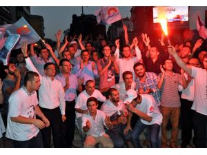 Erdoğanın Zaferini Göbek Atarak Kutladılar