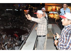 Yalova Sokaklara Döküldü
