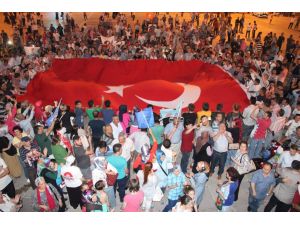 Ak Parti Zaferi Meydanda Kutladı