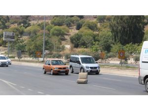 Yol Ortasında Tekli Koltuk Unutuldu
