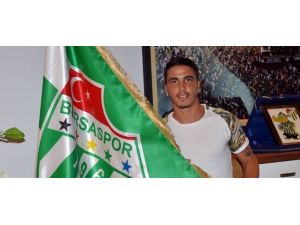 İmzayı Atıyor