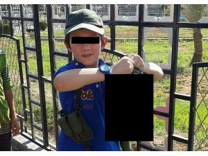 Işid Militanı, 7 Yaşındaki Oğlunun Suriyeli Askerin Kesik Başıyla Fotoğrafını Çekti
