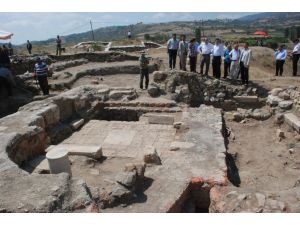 Valinin Dili Sürçtü, “Ekber” Yerine “Ekmeleddin” Dedi