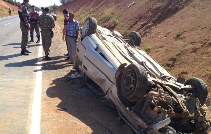 Takla Atan Otomobilde 4 Kişi Yaralandı
