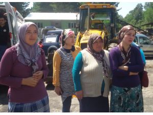 Maden Ocağı Önünde Ailelerin Endişeli Bekleyişi Sürüyor