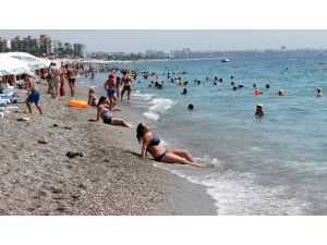Sıcaklığın Artacağı Uyarısı Sahilleri Doldurdu