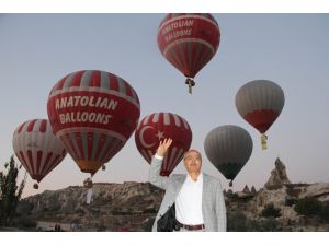 Kapadokya’da Balonlar Rabia Pankartlarıyla Havalandı