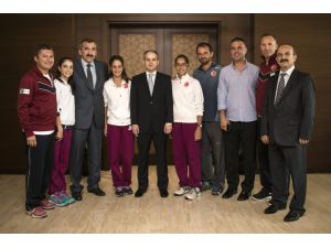 Bakan Çağatay Kılıç, 12 Yaş Tenis Kız Milli Takımı’nı Kabul Etti