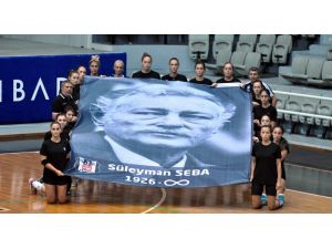 Beşiktaş Bayan Voleybol Takımından Seba İçin Saygı Duruşu