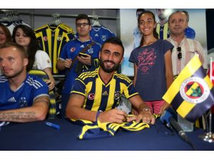 Fenerbahçeli Futbolcuların İmza Organizasyonları Devam Ediyor