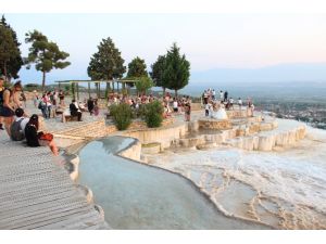 Pamukkale’ye Turist Akını
