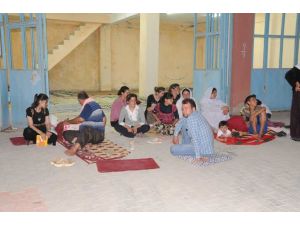 Cizre’ye Sığınan Yezidiler Kampa Yerleştirildi