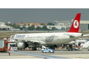 Thy Uçağında Kusan Yolcu Paniğe Neden Oldu