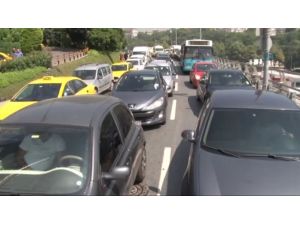 Cenaze Töreni Trafiği Kilitledi