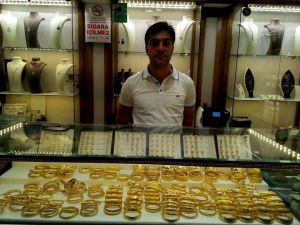 Altın Piyasası Yeni Başbakanı Bekliyor