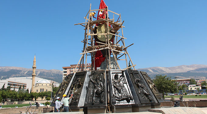 Anıtlarda Bakım Boyama Çalışması Yapılıyor