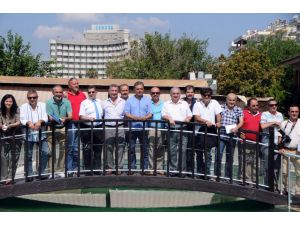 Başkandan Kadınlar İçin Kaldırımlara Topuk Ayarı