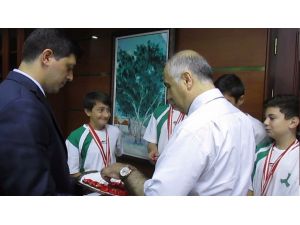 Genç Hentbolcular Altınla Ödüllendirildi