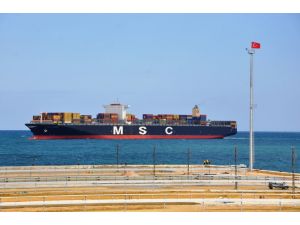 Türkiye’ye Gelen En Büyük Konteyner Gemisi Asya Port’u Selamladı