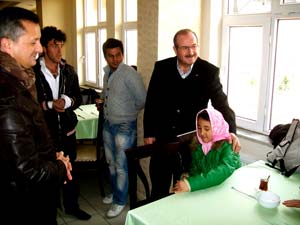 Vali Kocatepe Afganlı Aileleri Ziyaret Etti