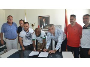 Zokora, Akhisar Belediyespora 2 Yıllık İmza Attı