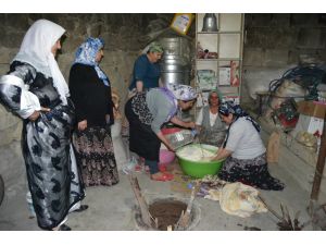 Hakkarililer Gece Yarısı Tandır Başına Geçti