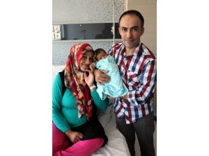 Altın Yumurta İle 8 Yıl Sonra Çocuk Sahibi Oldular