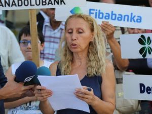 Açlık Grevindeki Dövizzede, Bddk Önündeki Eylemde Baygınlık Geçirdi