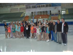 İlhan Mansız Ve Olga Bestandigova’dan Buz Üstünde Dans Şov