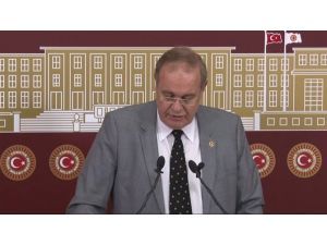 Hem Erdoğan’ı Hem Davutoğlu’nu Eleştirdi