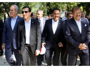 İşler, Şehzade Mustafanın Türbesinde Dua Etti