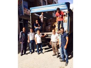 Kesk Rojavaya Kamyonlar Dolusu Gıda Gönderdi