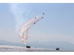 Türk Yıldızları’ndan Mevlana Temalı Gösteri Uçuşu