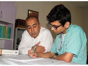 Çocuklarına Ders Çalıştırabilmek İçin 3 Üniversite Bitirip Avukat Oldu