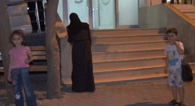 Koca Şiddetinden Kaçan Suriyeli Kadın Polise Sığındı