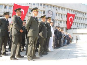 Atatürk’ün Zonguldak Gelişi, Denize Karanfil Bırakılarak Kutlandı