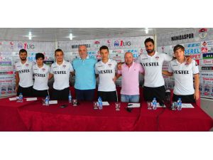 Manisaspor 6 Futbolcu İle Sözleşme İmzaladı