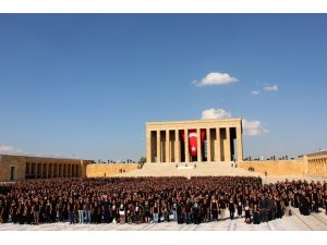 6 Bin Gönüllüden ‘Atatürk Portresi Ve İmzası’