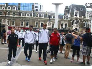 Kartal Londra Sokaklarında Kanatlandı