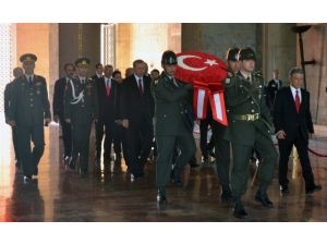 12. Cumhurbaşkanı Erdoğan Anıtkabir’i Ziyaret Etti