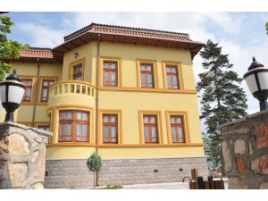 Tarihi Köşk Yeni Görünümüyle Göz Kamaştırıyor