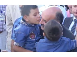 Bakanlar Filistinli Yaralıları Ziyaret Etti